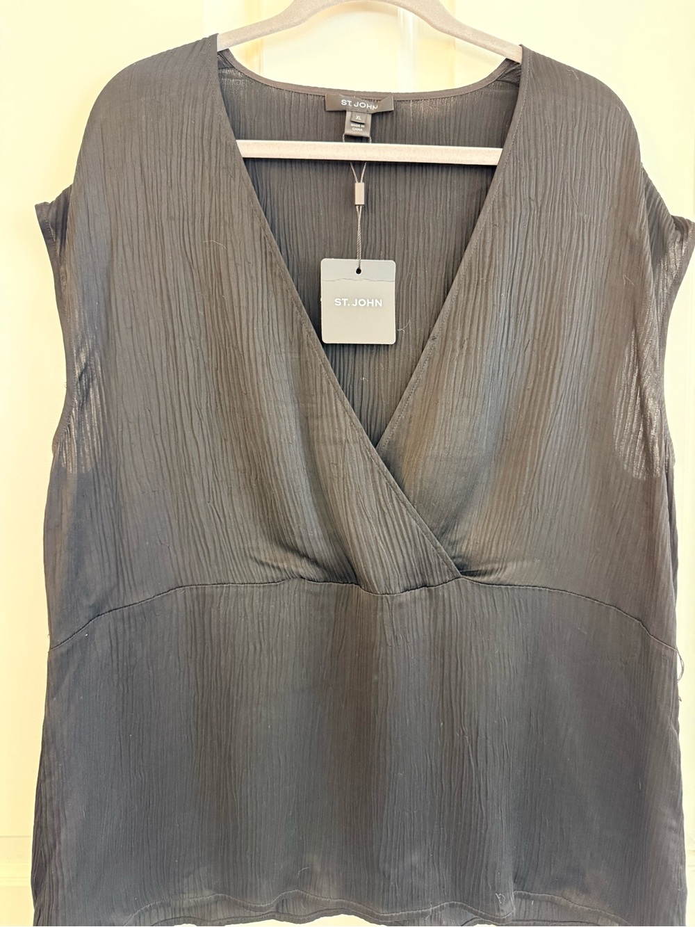 St. John Black Textured V-Neck Sleeveless Blouse